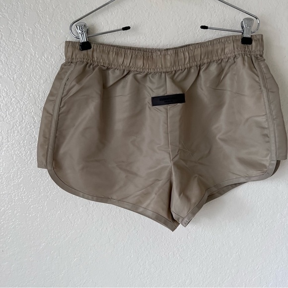NWT Fear of God ESSENTIALS running shorts size L - Picture 3 of 12